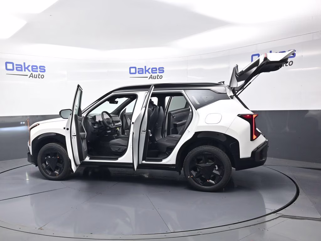 2027 Snow White Pearl Kia Seltos X-Line S AWD SUV