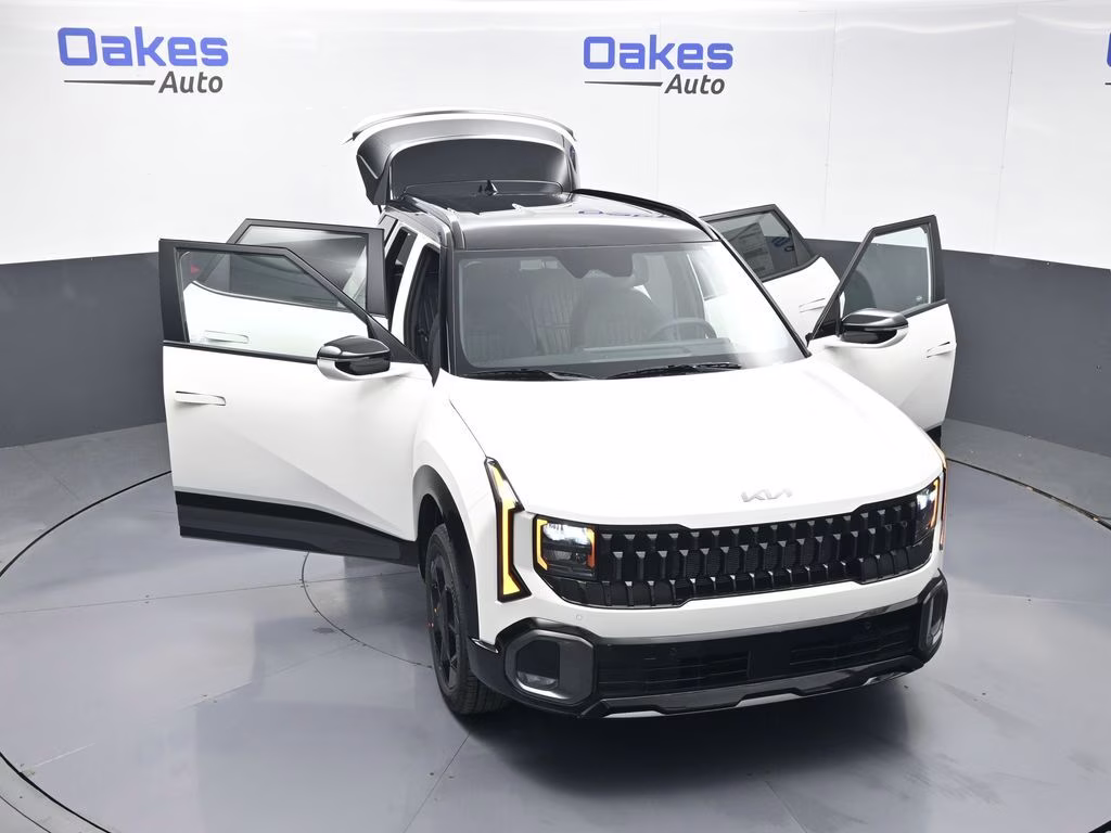 2027 Snow White Pearl Kia Seltos X-Line S AWD SUV