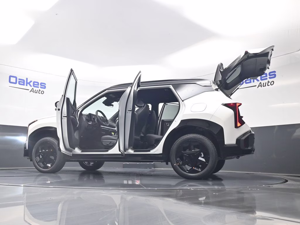 2027 Snow White Pearl Kia Seltos X-Line S AWD SUV