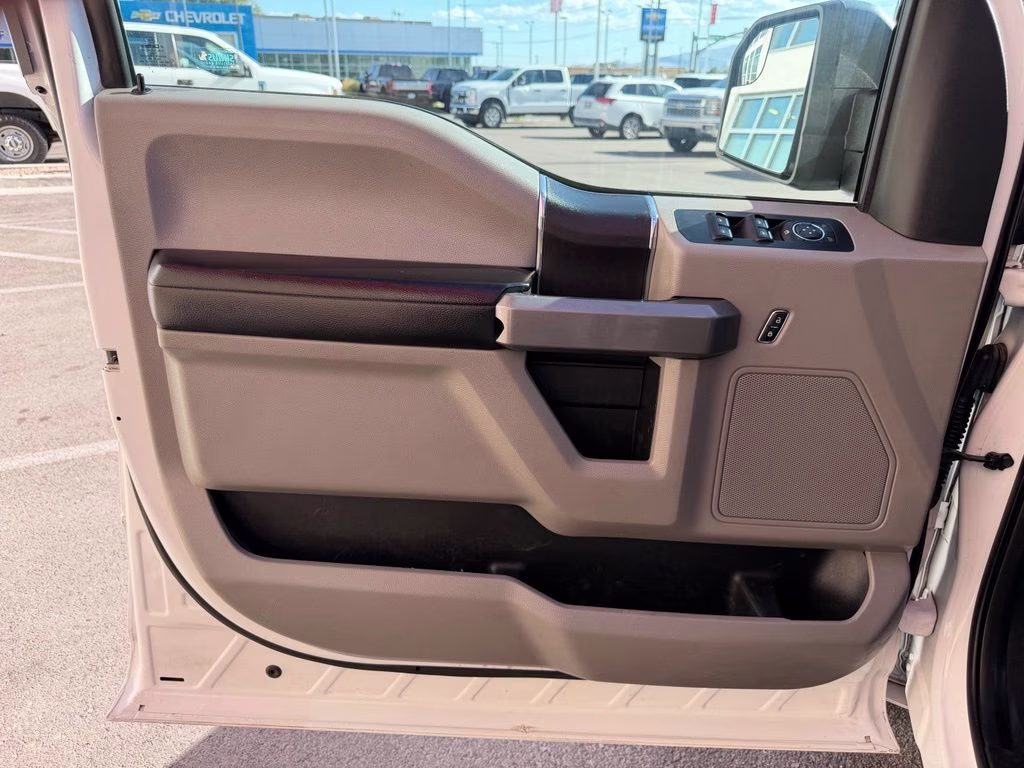 2015 White Ford F-150 XLT 4X4 Truck