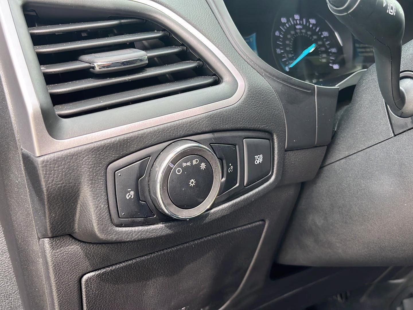 2024 Stone Blue Ford Edge SE AWD SUV