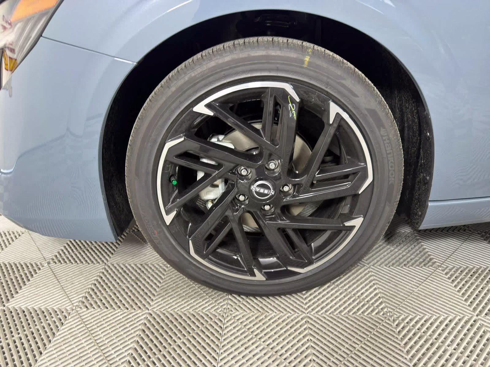 2026 Atlantic Gray Metallic/Super Black Nissan Sentra SR FWD Sedan