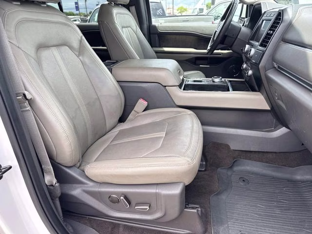 2019 White Platinum Clearcoat Metallic Ford Expedition Limited RWD SUV