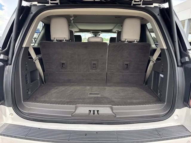 2019 White Platinum Clearcoat Metallic Ford Expedition Limited RWD SUV