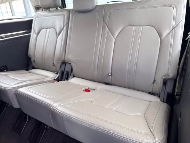 2019 White Platinum Clearcoat Metallic Ford Expedition Limited RWD SUV