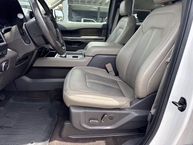 2019 White Platinum Clearcoat Metallic Ford Expedition Limited RWD SUV