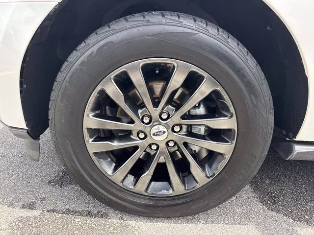 2019 White Platinum Clearcoat Metallic Ford Expedition Limited RWD SUV