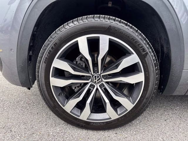 2022 Gray Volkswagen Atlas 3.6L V6 SEL Premium R-Line AWD SUV