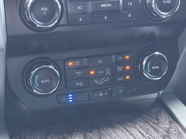 2019 Black Metallic Ford Super Duty F-350 SRW Lariat 4X4 Truck