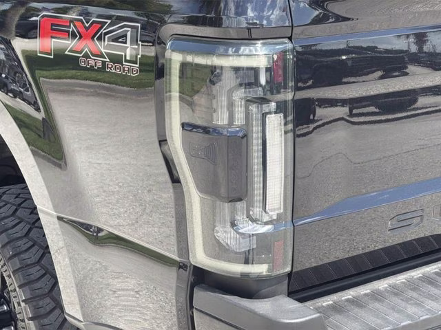 2019 Black Metallic Ford Super Duty F-350 SRW Lariat 4X4 Truck
