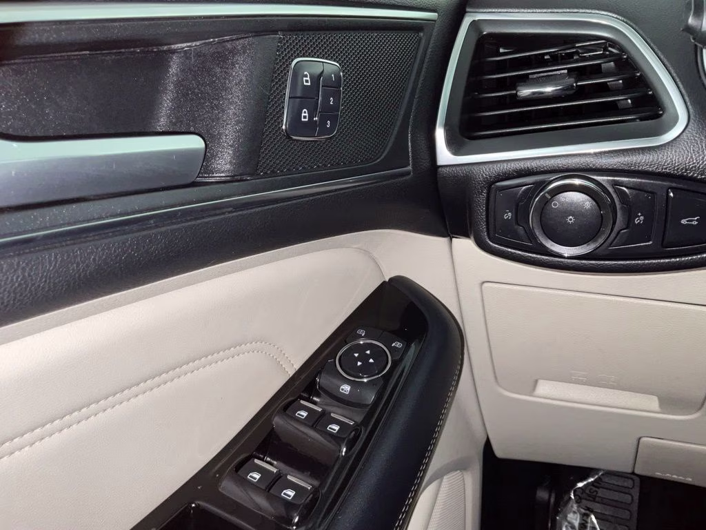 2018 Lightning Blue Metallic Ford Edge Titanium FWD SUV