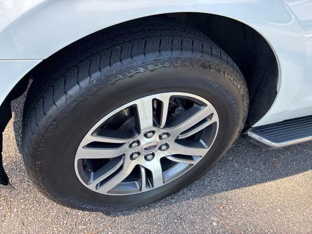 2022 Oxford White Ford Expedition Limited RWD SUV
