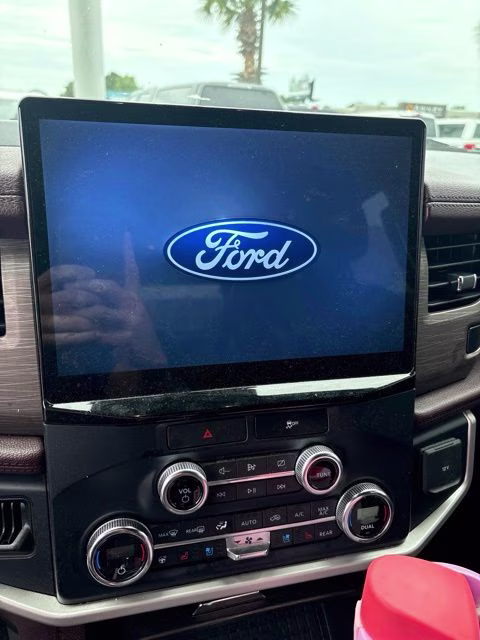 2022 Oxford White Ford Expedition Limited RWD SUV