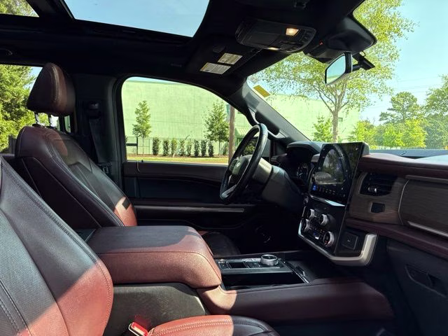 2022 Oxford White Ford Expedition Limited RWD SUV