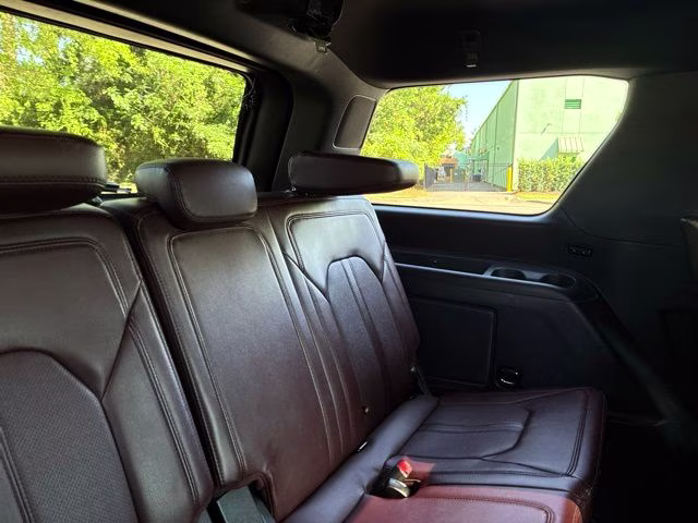 2022 Oxford White Ford Expedition Limited RWD SUV