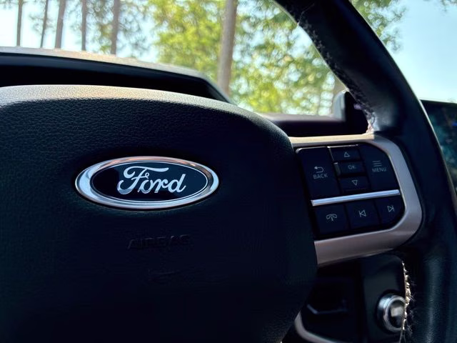 2022 Oxford White Ford Expedition Limited RWD SUV