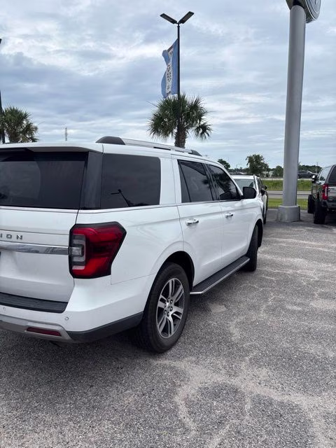 2022 Oxford White Ford Expedition Limited RWD SUV
