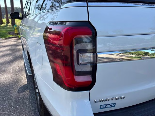 2022 Oxford White Ford Expedition Limited RWD SUV