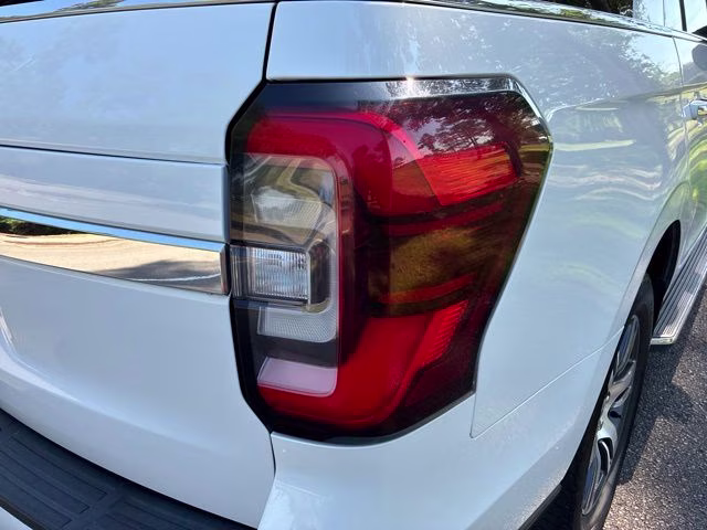 2022 Oxford White Ford Expedition Limited RWD SUV
