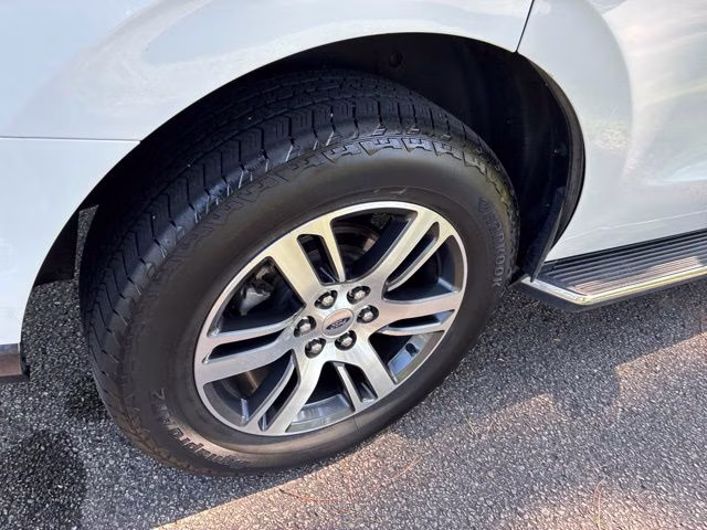 2022 Oxford White Ford Expedition Limited RWD SUV