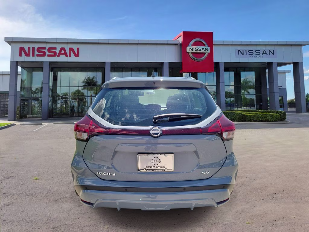 2023 Boulder Gray Pearl Nissan Kicks SV FWD SUV