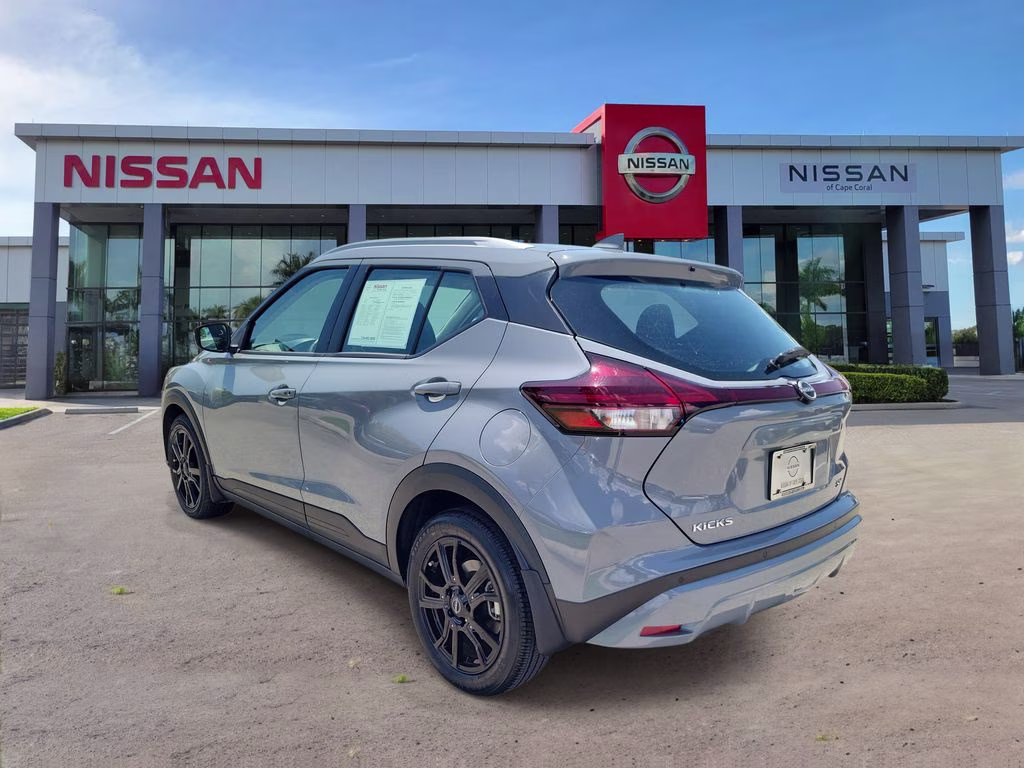 2023 Boulder Gray Pearl Nissan Kicks SV FWD SUV