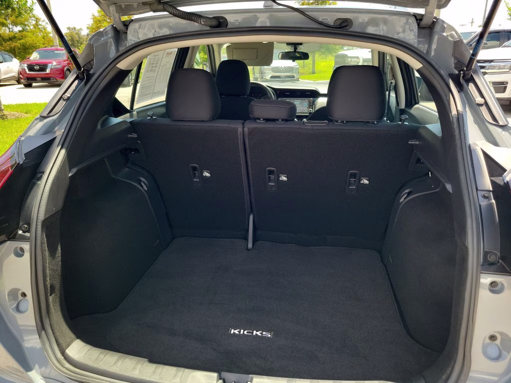 2023 Boulder Gray Pearl Nissan Kicks SV FWD SUV