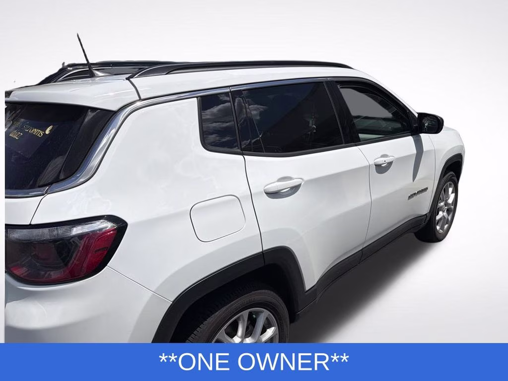 2024 Bright White Clearcoat Jeep Compass Latitude Lux 4X4 SUV