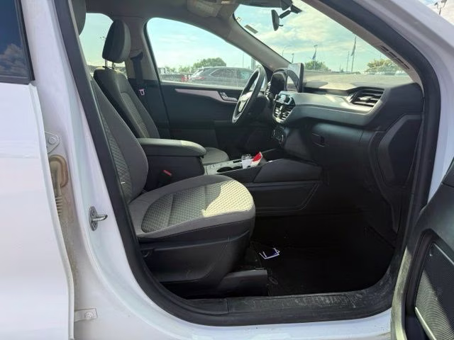2020 Oxford White Ford Escape SE AWD SUV
