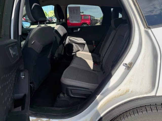 2020 Oxford White Ford Escape SE AWD SUV
