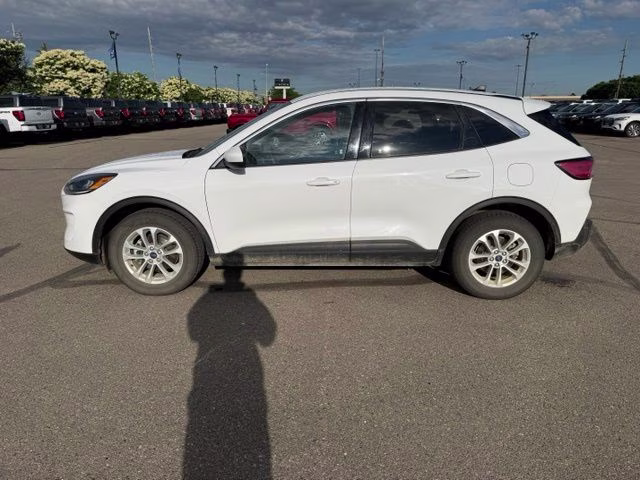 2020 Oxford White Ford Escape SE AWD SUV
