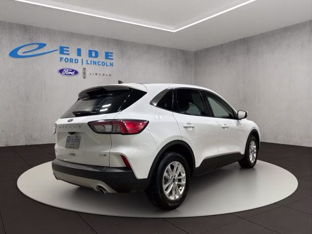 2020 Oxford White Ford Escape SE AWD SUV