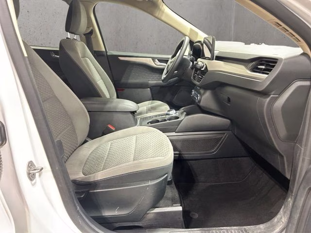 2020 Oxford White Ford Escape SE AWD SUV