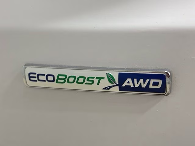 2020 Oxford White Ford Escape SE AWD SUV
