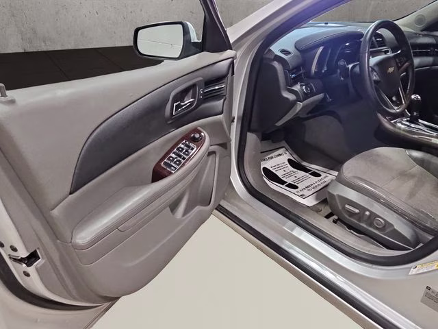 2013 Silver Ice Metallic Chevrolet Malibu LT FWD Sedan