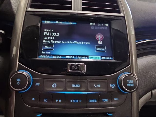 2013 Silver Ice Metallic Chevrolet Malibu LT FWD Sedan