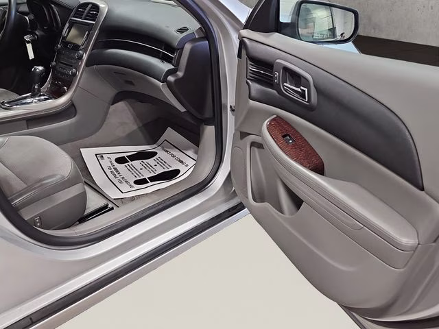2013 Silver Ice Metallic Chevrolet Malibu LT FWD Sedan