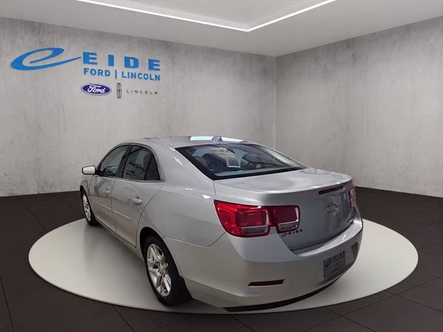 2013 Silver Ice Metallic Chevrolet Malibu LT FWD Sedan