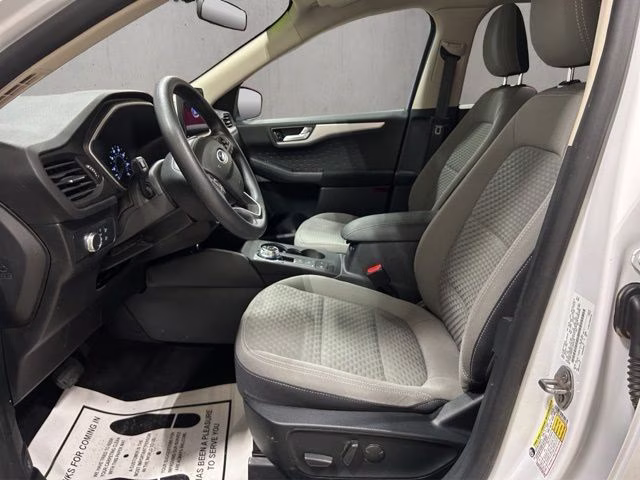 2020 Oxford White Ford Escape SE AWD SUV