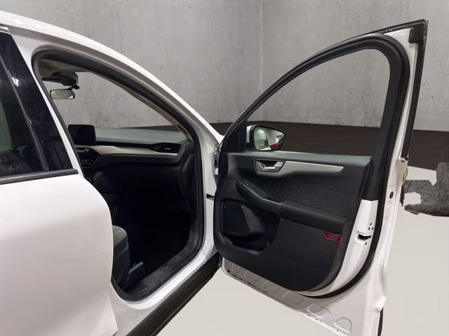 2020 Oxford White Ford Escape SE AWD SUV