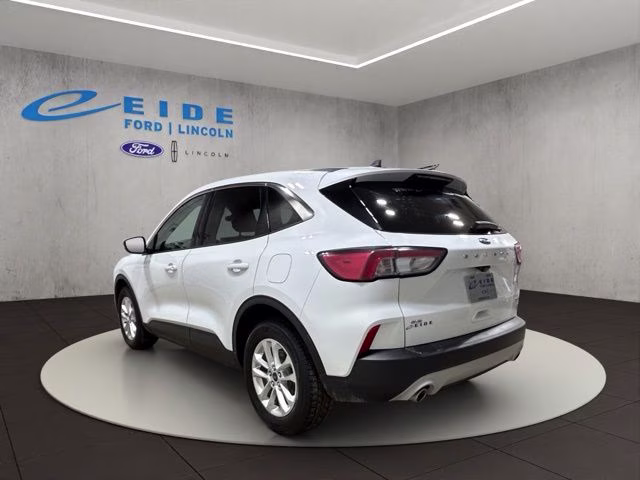 2020 Oxford White Ford Escape SE AWD SUV