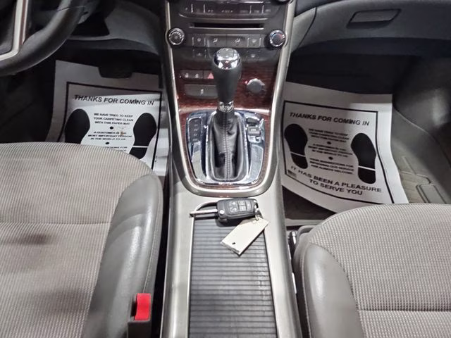 2013 Silver Ice Metallic Chevrolet Malibu LT FWD Sedan