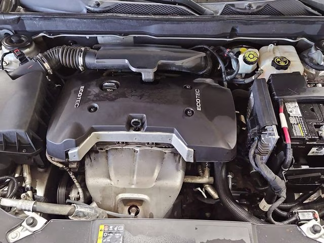 2013 Silver Ice Metallic Chevrolet Malibu LT FWD Sedan