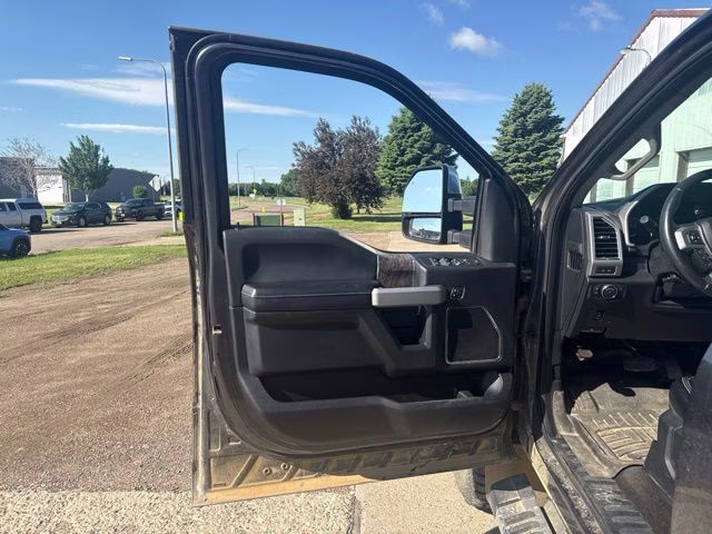 2018 Magnetic Ford Super Duty F-250 SRW Lariat 4X4 Truck