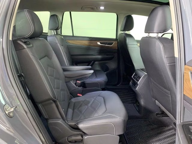 2026 Pure Gray Volkswagen Atlas 2.0T SE w/Technology AWD SUV