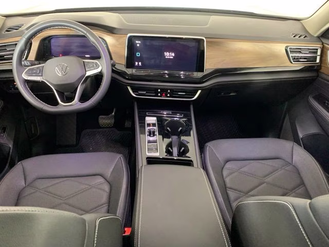 2026 Pure Gray Volkswagen Atlas 2.0T SE w/Technology AWD SUV