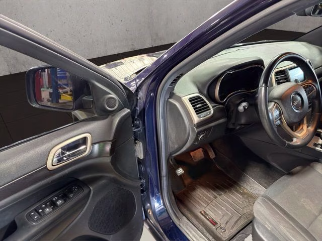 2014 True Blue Pearlcoat Jeep Grand Cherokee Laredo 4X4 SUV