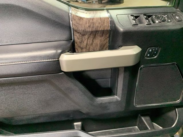2018 Magnetic Ford Super Duty F-250 SRW Lariat 4X4 Truck