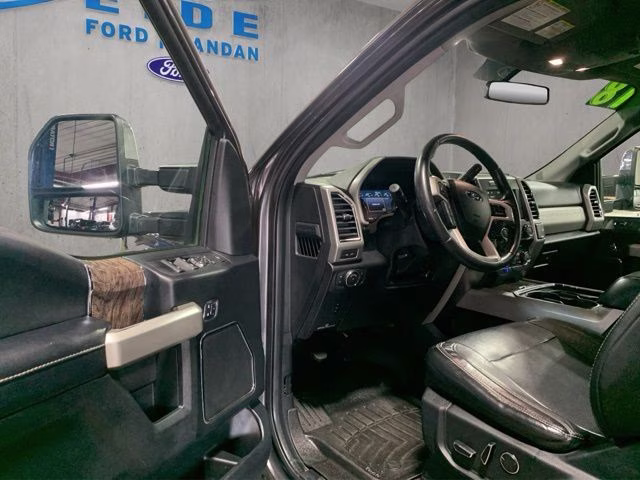 2018 Magnetic Ford Super Duty F-250 SRW Lariat 4X4 Truck