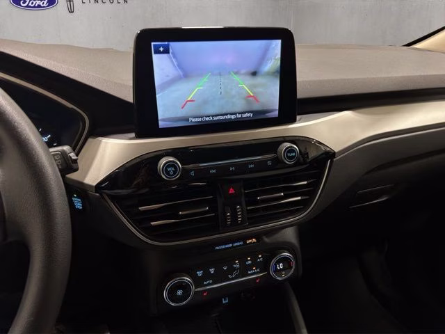 2020 Oxford White Ford Escape SE AWD SUV